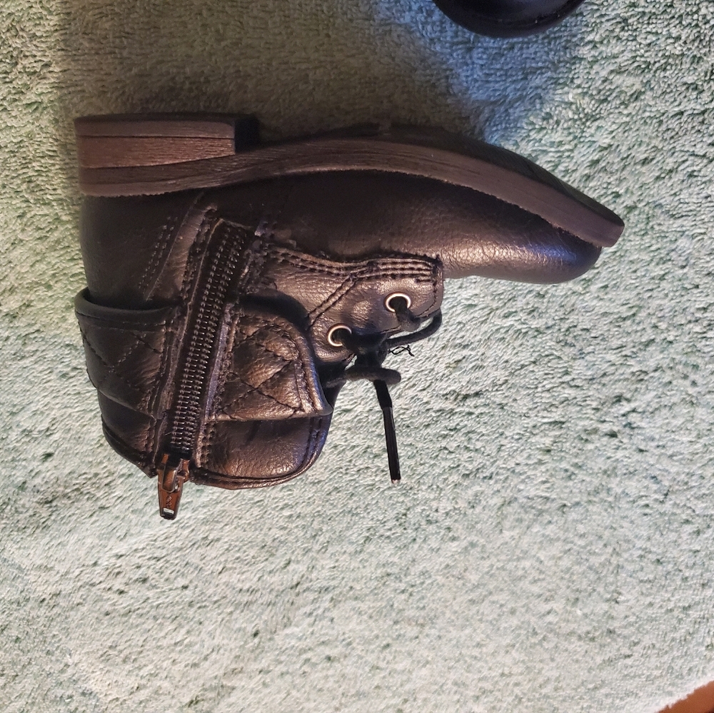 Shoes - Picture 2 of 8